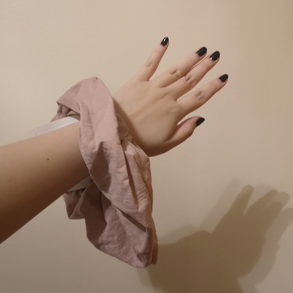 Sheertex Jumbo Scrappie Scrunchie Chouchou Large in Light Pink Nude Colour - Picture 5 of 9